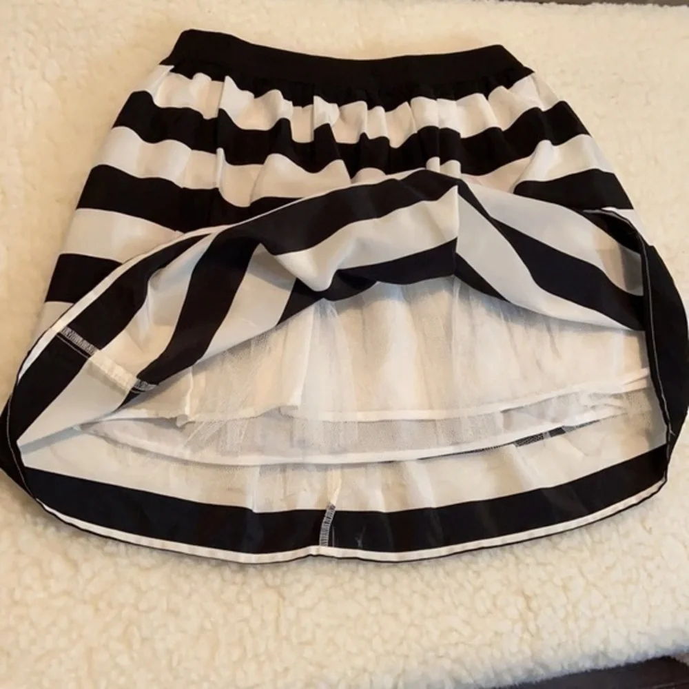 💥LOVE CULTURE BLACK WHITE STRIPE SKIRT SIZE S